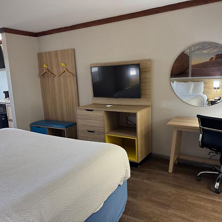 Days Inn By Wyndham Suites Fredericksburg Kültér fotó