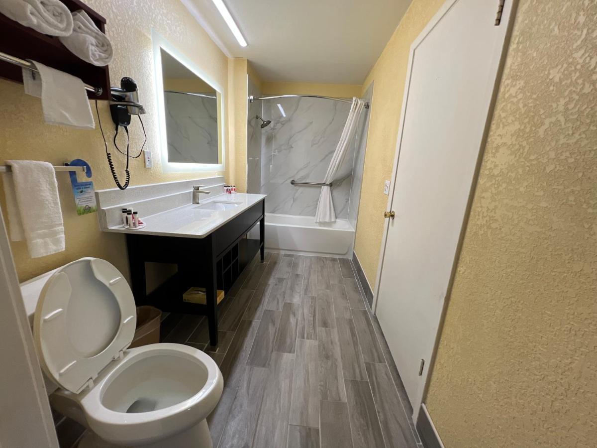 Days Inn By Wyndham Suites Fredericksburg Kültér fotó