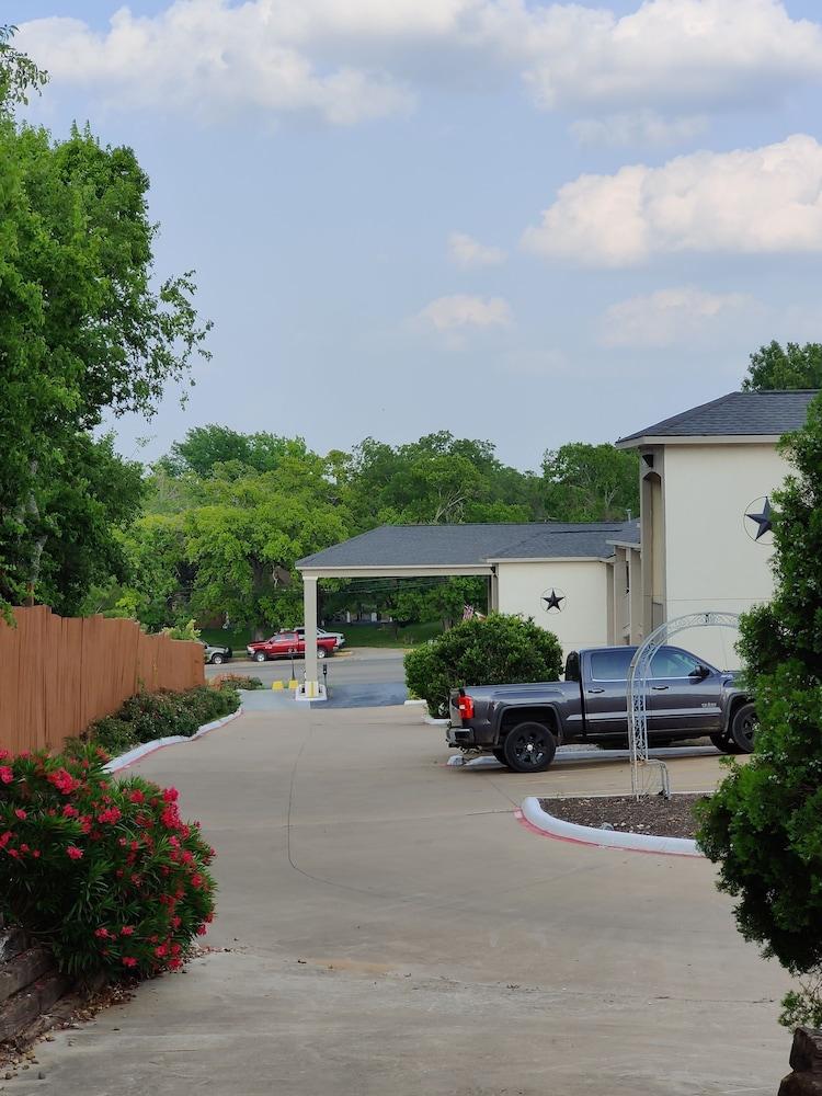 Days Inn By Wyndham Suites Fredericksburg Kültér fotó