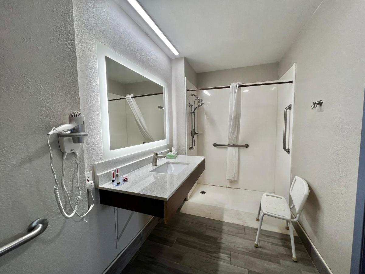 Days Inn By Wyndham Suites Fredericksburg Kültér fotó