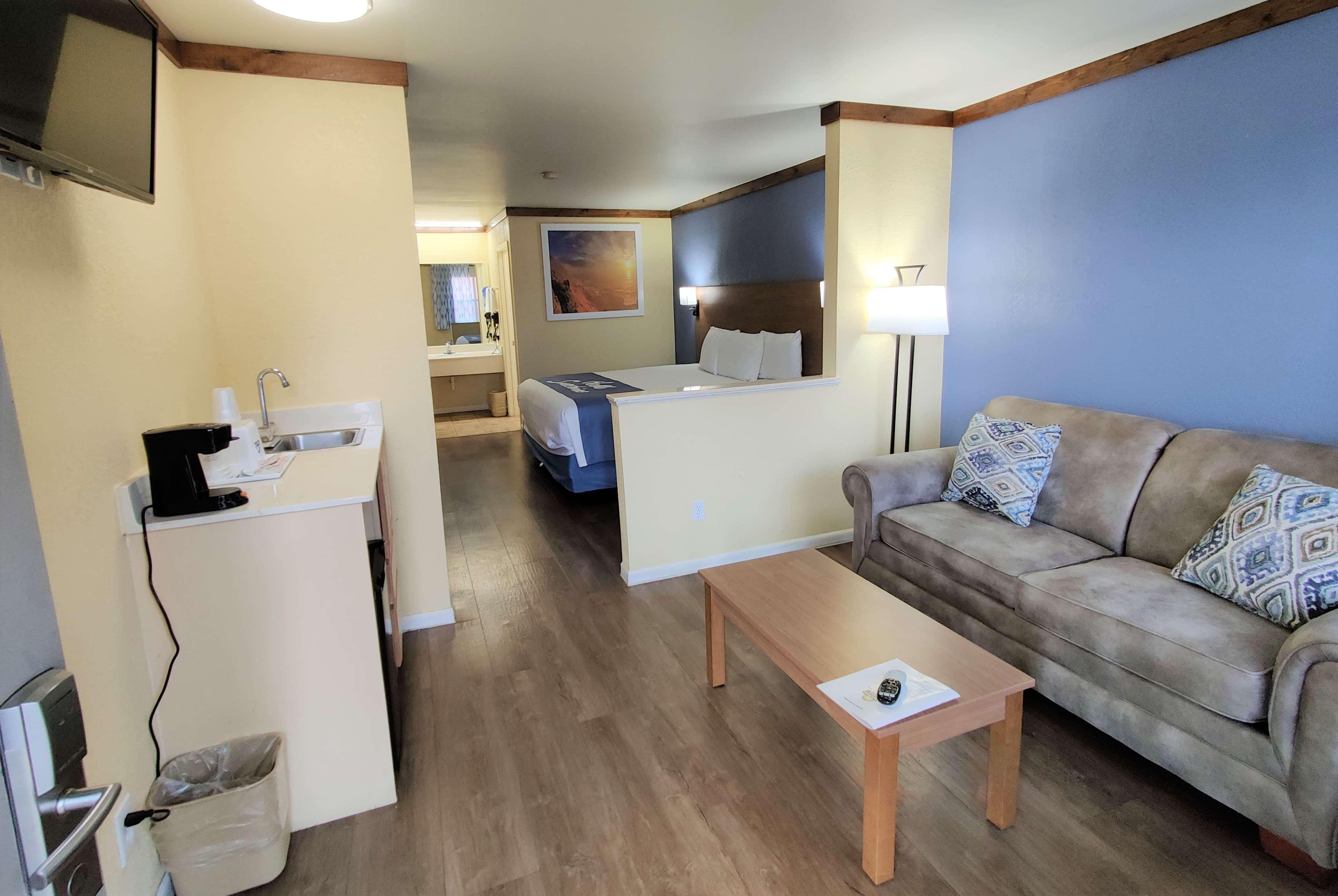 Days Inn By Wyndham Suites Fredericksburg Kültér fotó