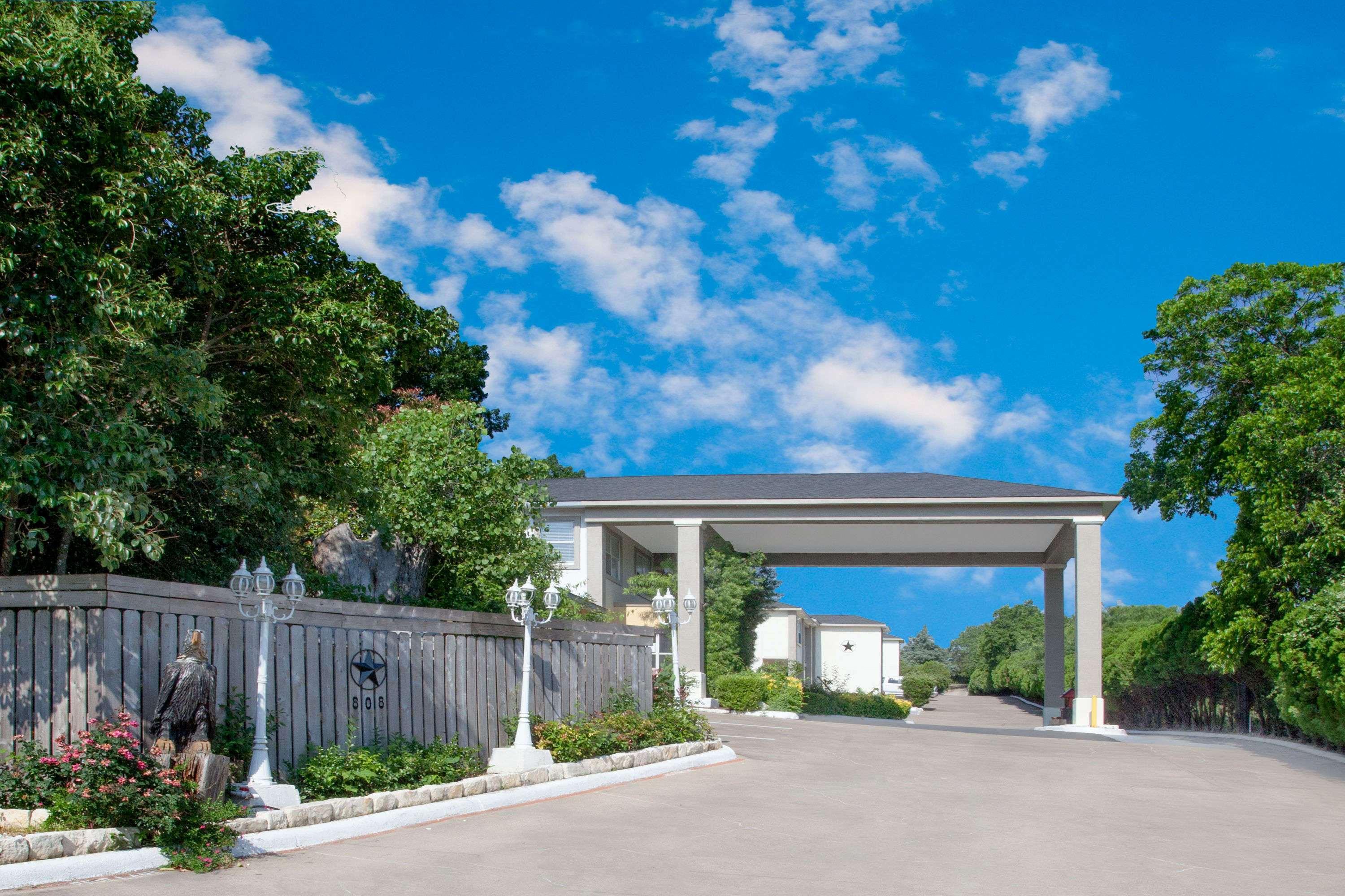 Days Inn By Wyndham Suites Fredericksburg Kültér fotó