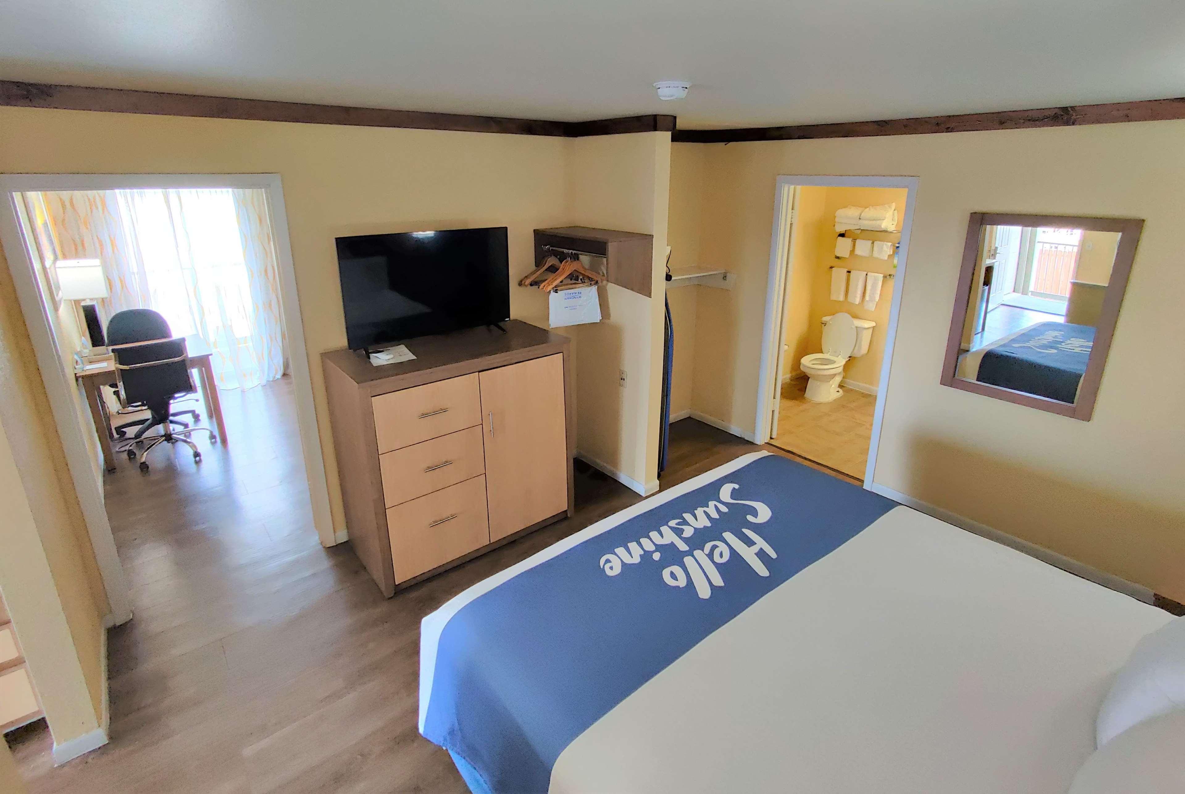 Days Inn By Wyndham Suites Fredericksburg Kültér fotó