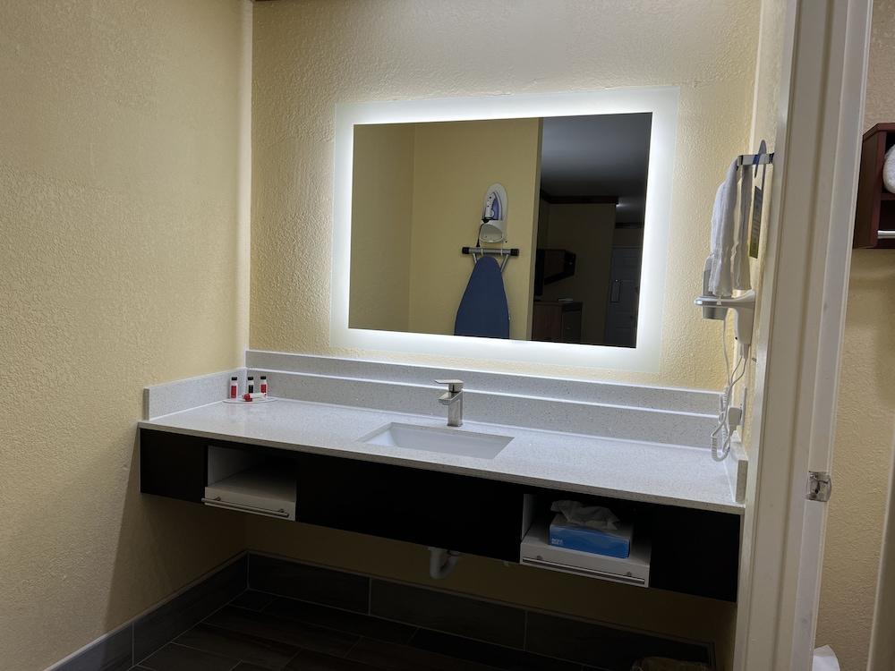 Days Inn By Wyndham Suites Fredericksburg Kültér fotó