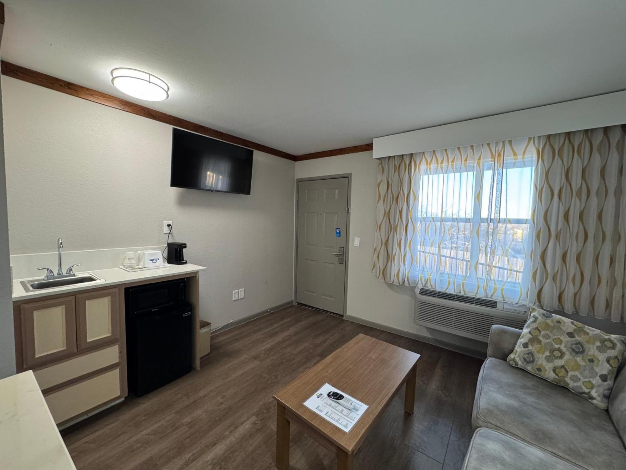 Days Inn By Wyndham Suites Fredericksburg Kültér fotó