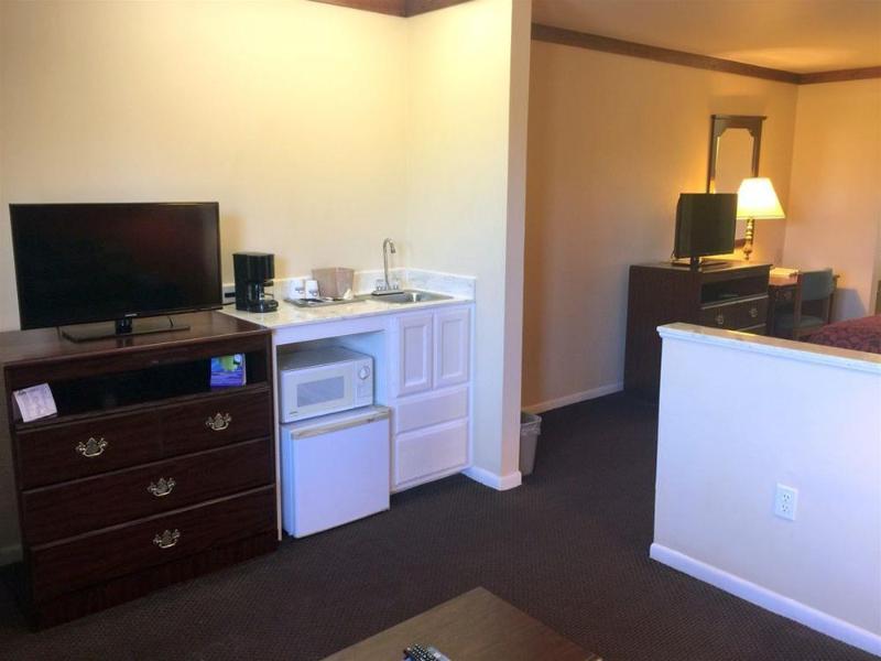 Days Inn By Wyndham Suites Fredericksburg Kültér fotó